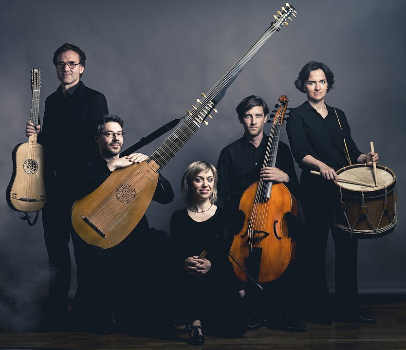 The Playfords Bj&ouml;rn Werner - Gesang Annegret Fischer - Blockfl&ouml;ten Erik Warkenthin - Laute, Barockgitarre, Chitarrone Benjamin Dre&szlig;ler - Viola da gamba Torsten Pfeffer � Perkussion (Foto: The Playfords )