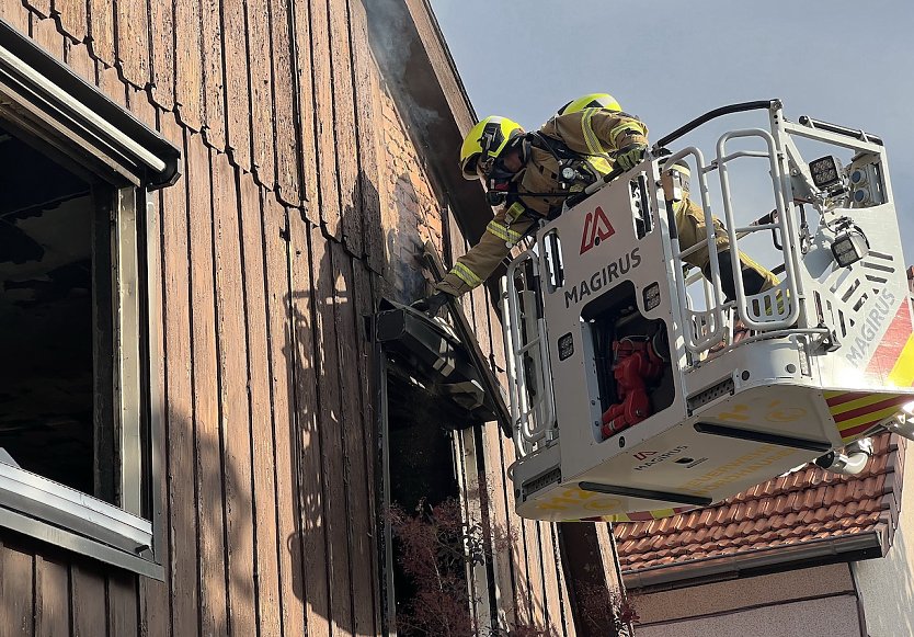 Feuerwehreinsatz heute Morgen in Salza bei einem Wohnhausbrand (Foto: S.Dietzel)