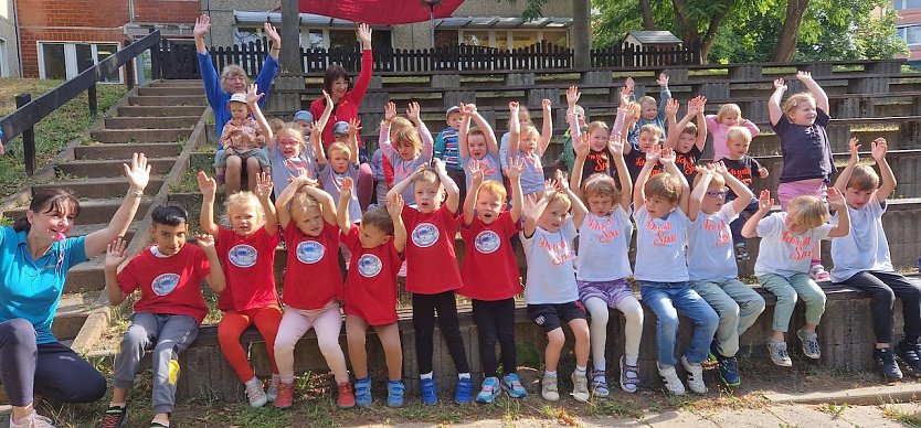 KInder der Kindervilla Bad Frankenhausen genoe&szlig;en den Sommer mit unterschiedlichen Spielen (Foto: Katrin MIlde)