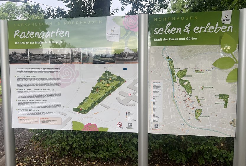Neue Info-Tafel am Rosengarten (Foto: C. Schmidt)