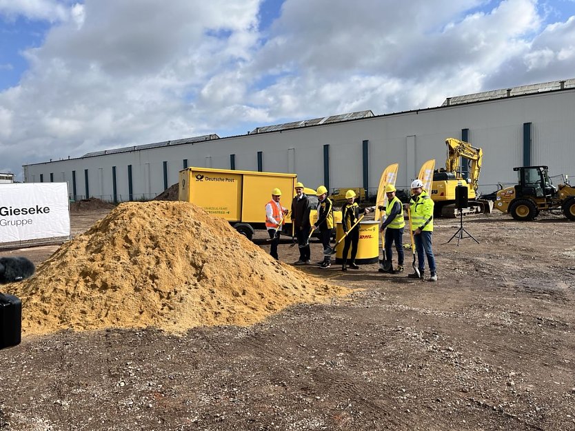 Spatenstich in der Motorenstra&szlig;e (Foto: Deutsche Post)