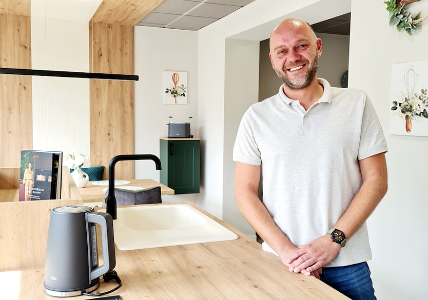 Tino Hartmann hat sich in der Bahnhofstra&szlig;e 27 mit einem K&uuml;chenstudio den Traum seiner Selbstst&auml;ndigkeit erf&uuml;llt.  (Foto: SWG Nordhausen/S.Schedwill)
