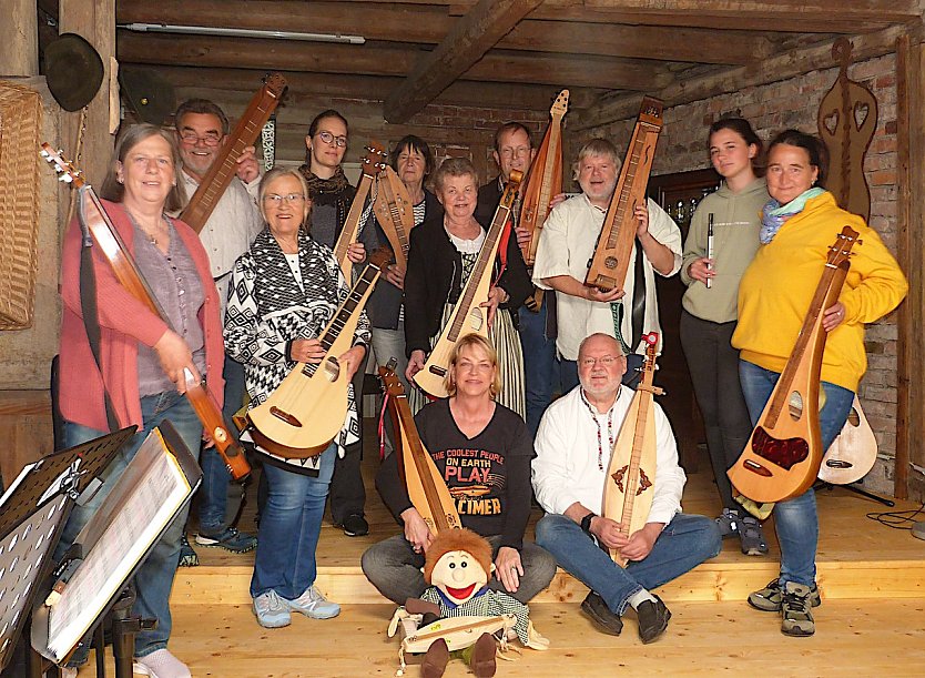 Deb&uuml;tanten beim Mittelalterfest in Bad Langensalza: die Gruppe DulcimerFolk aus Molschleben (Foto: DulcimerFolk)
