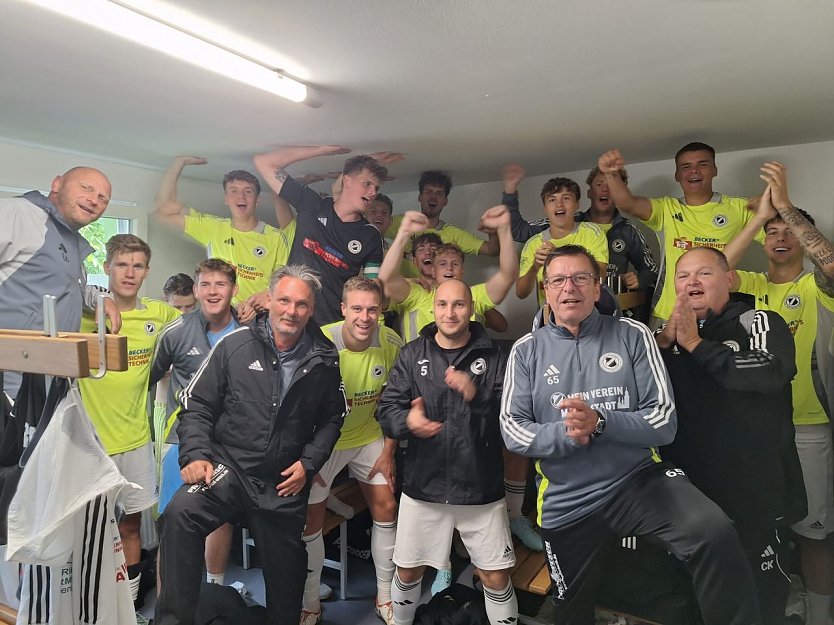 Der FSV Preu&szlig;en kann doch noch jubeln - erster Pflichtspielsieg seit vier Monaten (Foto: Benno Harbauer)