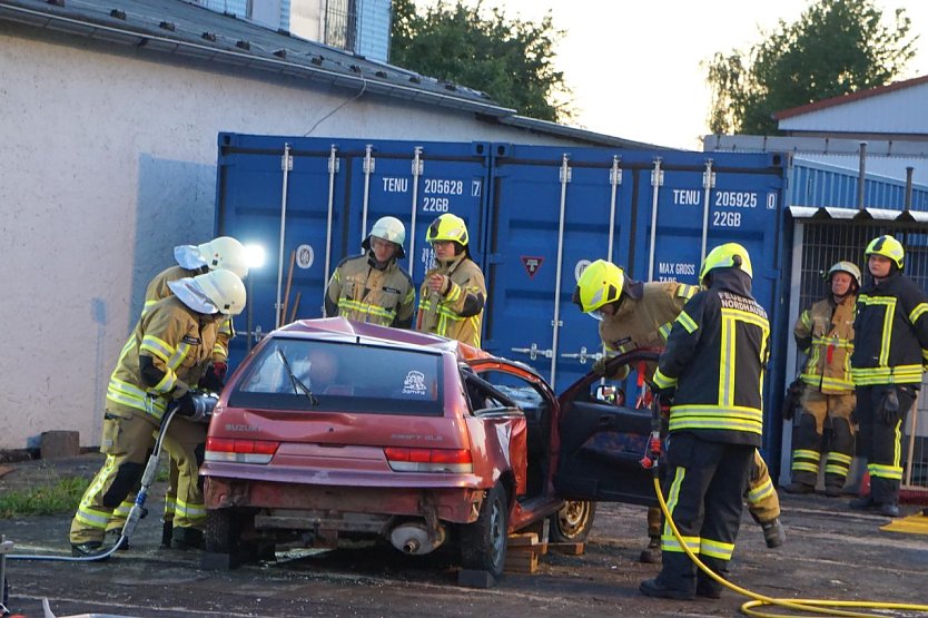 Gemeinsame Einsatz&uuml;bung der Freiwilligen Feuerwehren Bielen und Nordhausen Mitte (Foto: Feuerwehr)