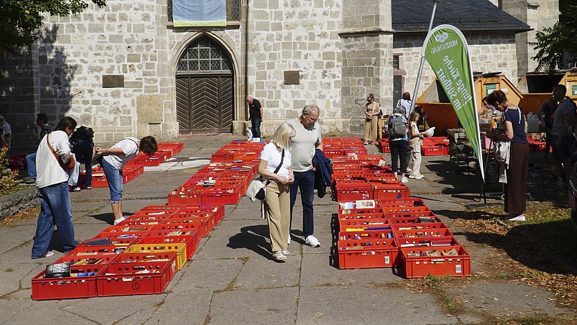 KILA-B&uuml;cher � Rettungsmarkt auf dem Blasii Kirchplatz in Nordhausen (Foto: vgf)