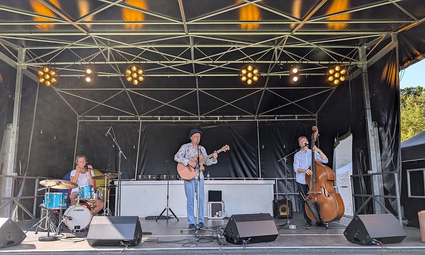 Liedermacher Toni Geiling sorgte f&uuml;r gute Stimmung (Foto: Janine Skara)