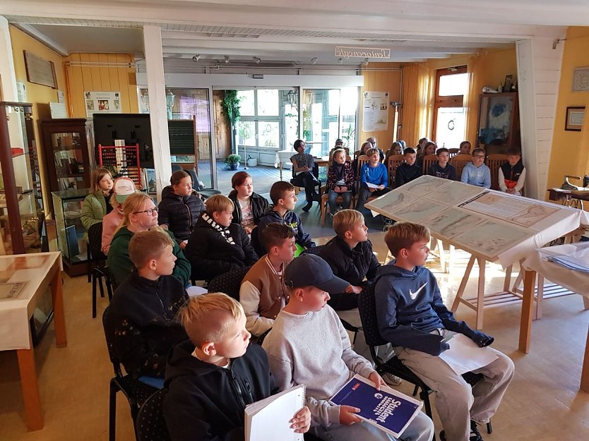 Einen Ausflug in die Bleicher&ouml;der Schulgeschichte unternahmen die f&uuml;nften Klassen des Schiller-Gymnasiums (Foto: Johannes Eichhorn)