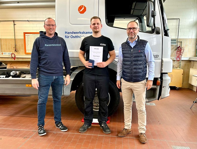 Von links: Alexander Hoffmann (Landesinnungsverband), Robert Rausch, Dietmar Hoffmann (Landesinnungsverband) (Foto: privat)
