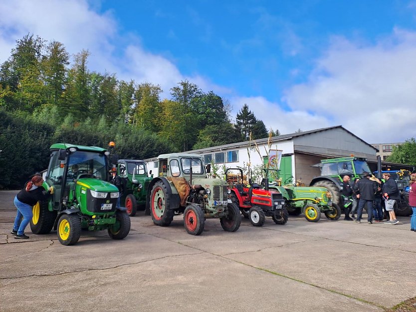 Zum Erntedankfest wird auch die Traktorparade wieder erwartet (Foto: FV Dorfgemeinschaft Sülzhayn) Zum Erntedankfest wird auch die Traktorparade wieder erwartet (Foto: FV Dorfgemeinschaft Sülzhayn)