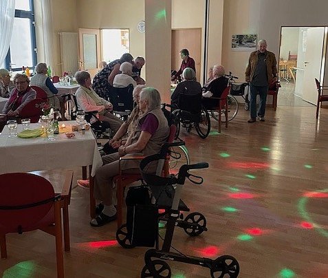 Disco im Pflegeheim (Foto:  Cornelia M&uuml;hlhaus)
