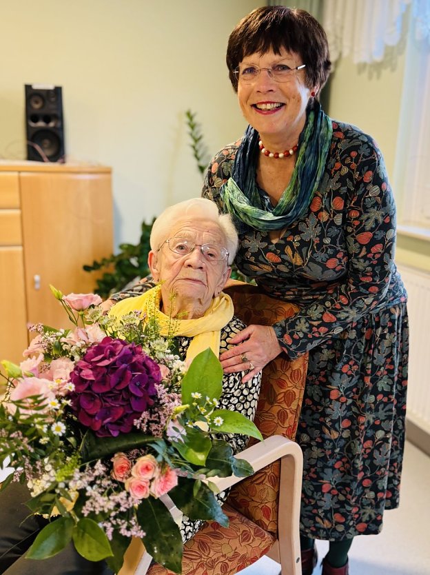 Hildegard Seidel &uuml;berbrachte die Gl&uuml;ckw&uuml;nsche aus dem Rathaus (Foto: Stadt Nordhausen)