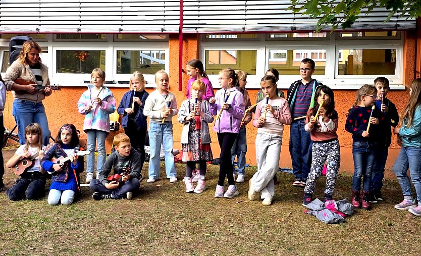 Abschied vom Schulgebäude in Hohenebra (Foto: Grundschule Hohenebra) Abschied vom Schulgebäude in Hohenebra (Foto: Grundschule Hohenebra)