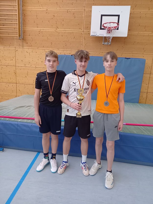 Auch die Herren sprangen um die Wette (Foto: Josefine Vargas) Auch die Herren sprangen um die Wette (Foto: Josefine Vargas)