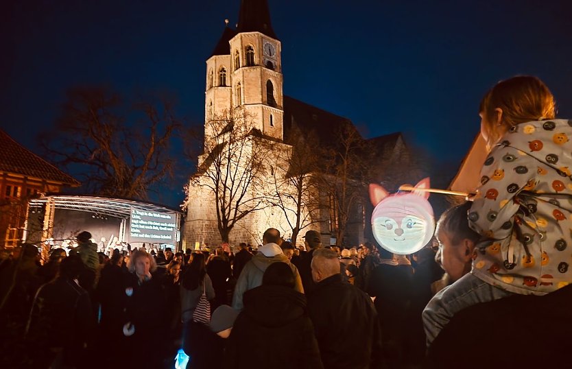 Martinifeier vor der Blasii-Kirche (Foto: agl) Martinifeier vor der Blasii-Kirche (Foto: agl)