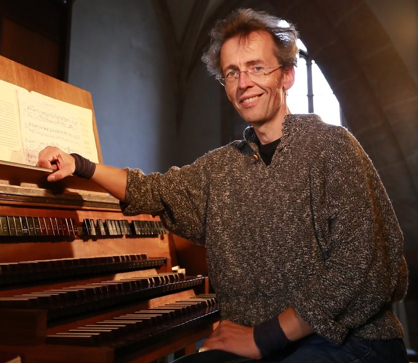Herbstliche Orgelkonzert" mit Wieland Meinhold an der Orgel (Foto: W. Meinhold) Herbstliche Orgelkonzert" mit Wieland Meinhold an der Orgel (Foto: W. Meinhold)