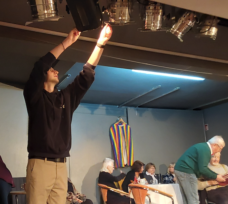 Florian Brandner schraubt, die Silberdisteln üben (Foto: A. Eisner) Florian Brandner schraubt, die Silberdisteln üben (Foto: A. Eisner)