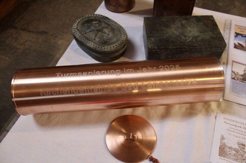 Eine neue Zeitkapsel für die Marktkirche (Foto: Eva Maria Wiegand) Eine neue Zeitkapsel für die Marktkirche (Foto: Eva Maria Wiegand)