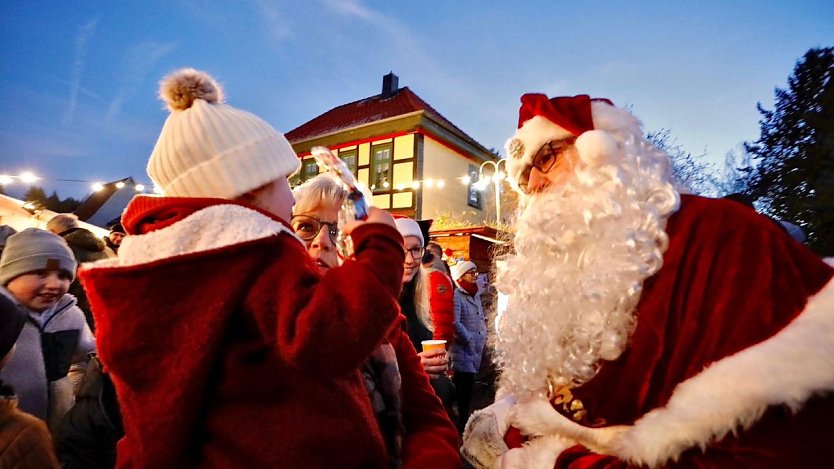 Der Weihnachtsmann und seine Eisk&ouml;nigin kommen nach Neustadt (Foto: Neust&auml;dter Kur- und Fremdenverkehrsverein)