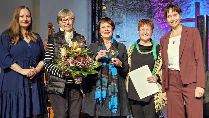 Mitglieder des Frauenteams und die Leitende Pfarrerin der Evangelischen Frauen in Mitteldeutschland, Eva Lange (rechts) (Foto: Kirchenkreis S&uuml;dharz, Regina Englert)