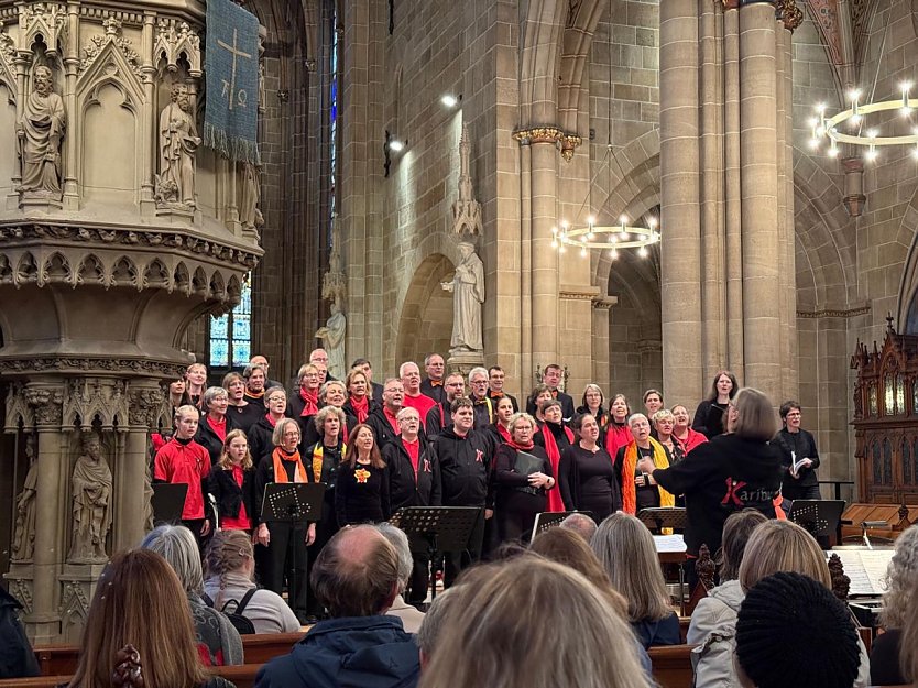 Kar&iacute;bu unterwegs - in concert in Reutlingen gemeinsam mit dem &ouml;rtlichen Gospelchor in diesem Sommer (Foto: Viola Kremzow)