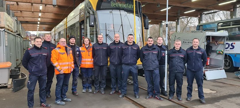 Gemeinsame Ausbildung von Feuerwehr und Verkehrsbetrieben (Foto: Verkehrsbetriebe Nordhausen)