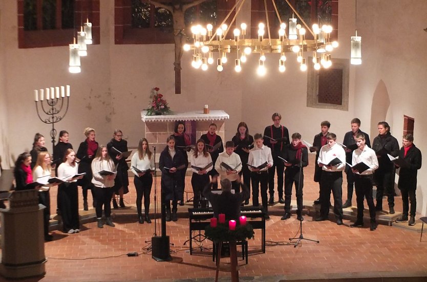 Der Nordhäuser Jugend- und Kammerchor im Dezember 2023 (Foto: Thomas Hofereiter) Der Nordhäuser Jugend- und Kammerchor im Dezember 2023 (Foto: Thomas Hofereiter)