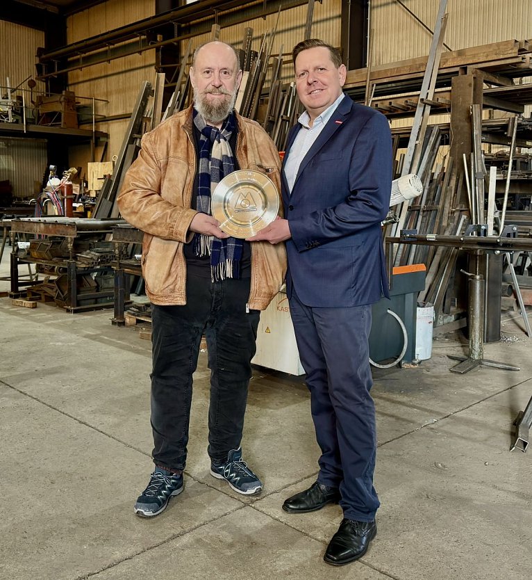 v.l.: Obermeister Ronald Wienbreyer und Marc Weinrich (Foto: Kreishandwerkerschaft) v.l.: Obermeister Ronald Wienbreyer und Marc Weinrich (Foto: Kreishandwerkerschaft)