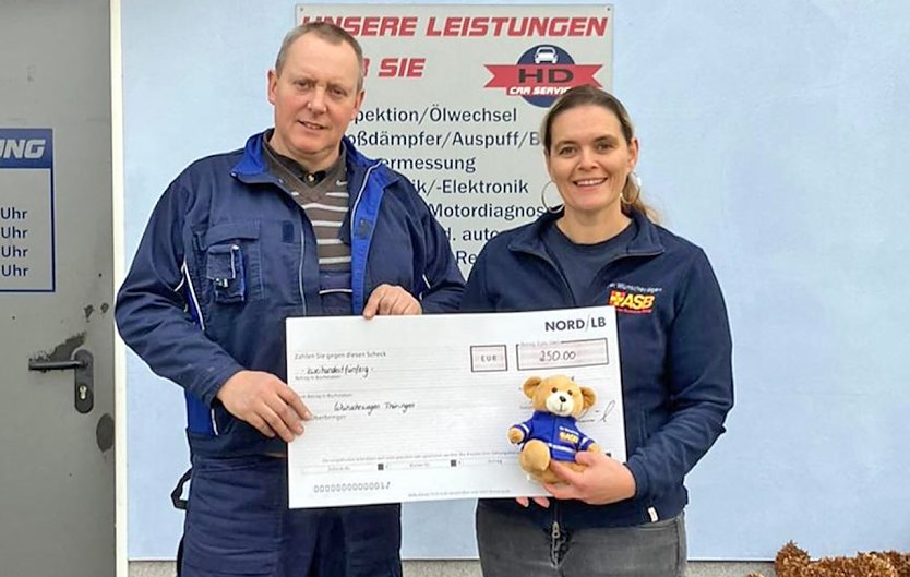 Inh. Heiko D&uuml;rschmied der Kfz-Werkstatt HD in Ilfeld spendet f&uuml;r eine Herzenssache (Foto: privat)