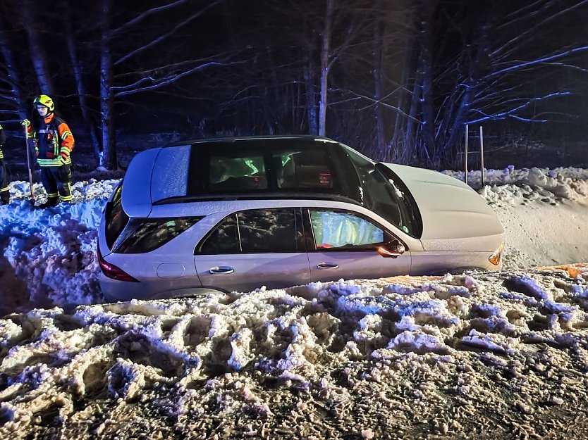Unfallfahrzeug bei Lipprechterode (Foto: Feuerwehr Lipprechterode / Silvio Dietzel )