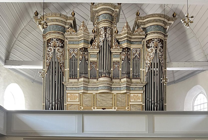 Die Orgel der Marienkirche in Artern (Foto: Stiftung KiBa) Die Orgel der Marienkirche in Artern (Foto: Stiftung KiBa)