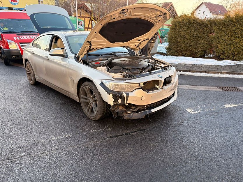 Der BMW wurde bei dem Unfall beschädigt. (Foto: Silvio Dietzel) Der BMW wurde bei dem Unfall beschädigt. (Foto: Silvio Dietzel)