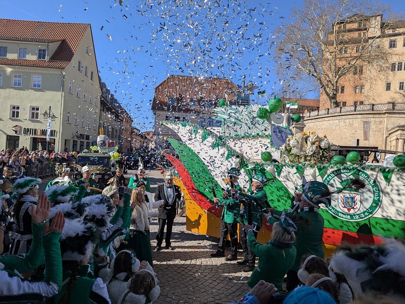 Ein Archivbild vom Rosenmontagsumzug in Sondershausen (Foto: Janine Skara ) Ein Archivbild vom Rosenmontagsumzug in Sondershausen (Foto: Janine Skara )