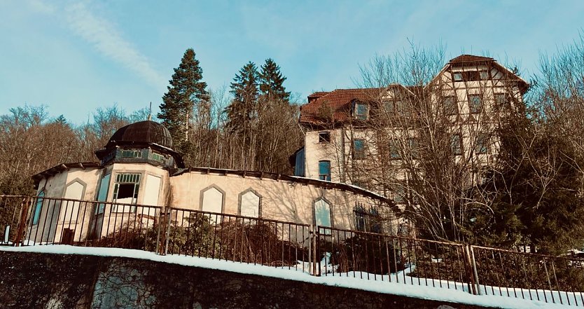 Die traurigen Reste des Sanatoriums "Erholung" in S&uuml;lzhayn, erbaut 1906, geschlossen 1987 wegen "Totalverschlei&szlig;" (Foto: ggl)