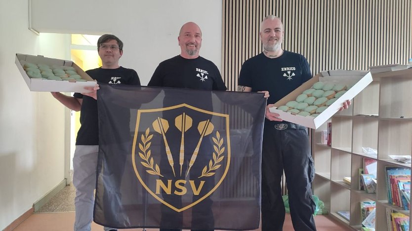 Die Dartfreunde des NSV spendeten süße, grüne Hoffnung in Form von Pfannkuchen (Foto: NSV) Die Dartfreunde des NSV spendeten süße, grüne Hoffnung in Form von Pfannkuchen (Foto: NSV)