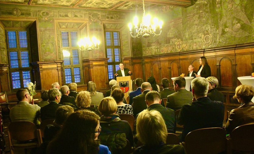 Ehrung verdienter Stadtr&auml;te im Ratssaal im Historischen Rathaus in M&uuml;hlhausen  (Foto: Eva Maria Wiegand)