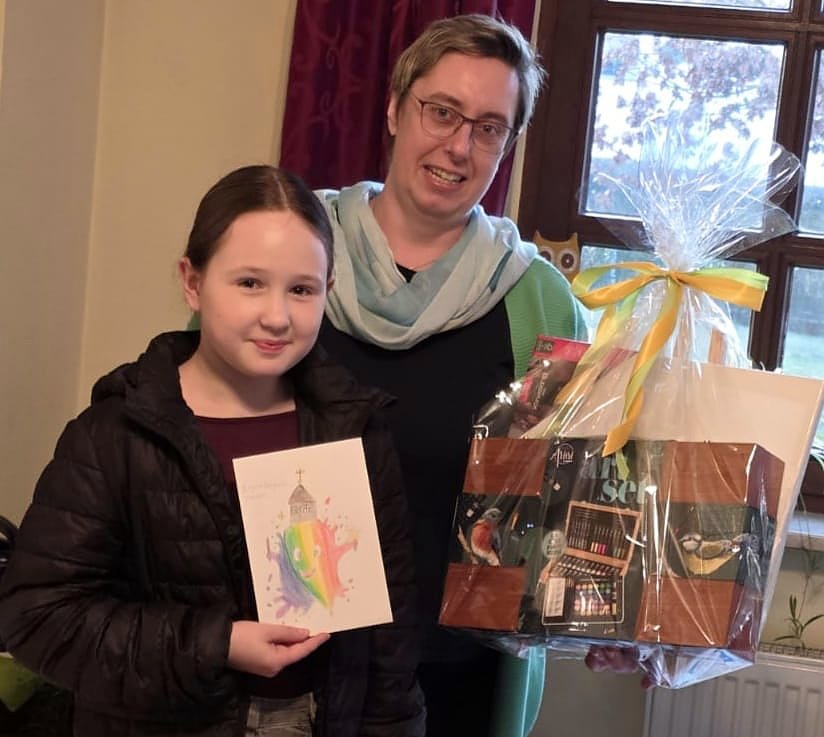 Siegerin Clara Nowak und Projektleitung Kunstkirche Uthleben Sandra Hesse (Foto: Sandra Hesse) Siegerin Clara Nowak und Projektleitung Kunstkirche Uthleben Sandra Hesse (Foto: Sandra Hesse)