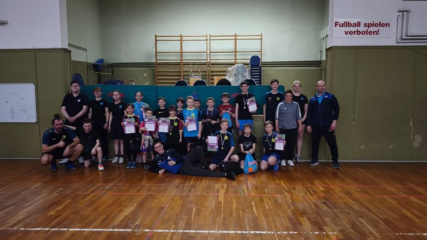 Teilnehmerinnen und Teilnehmer des Tischtennis-Minimeisterschaften. (Foto: Andreas Henning) Teilnehmerinnen und Teilnehmer des Tischtennis-Minimeisterschaften. (Foto: Andreas Henning)
