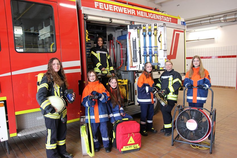 M&auml;dchen bei der Feuerwehr in Heiligenstadt.  (Foto: Johannes Lurch)