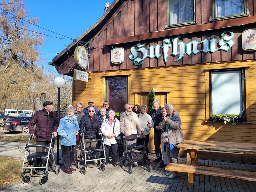 Die Gäste der Tagespflege am Hufhaus (Foto: Anja Wybranietz ) Die Gäste der Tagespflege am Hufhaus (Foto: Anja Wybranietz )