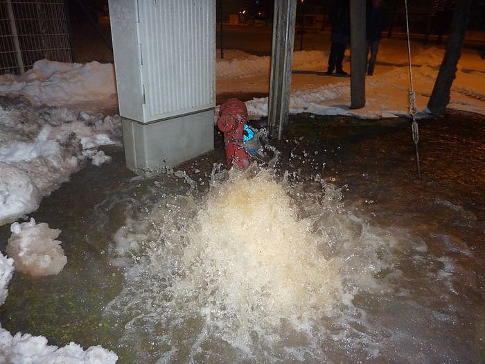 Eisbahn auf der Stra&szlig;e (Foto: privat)